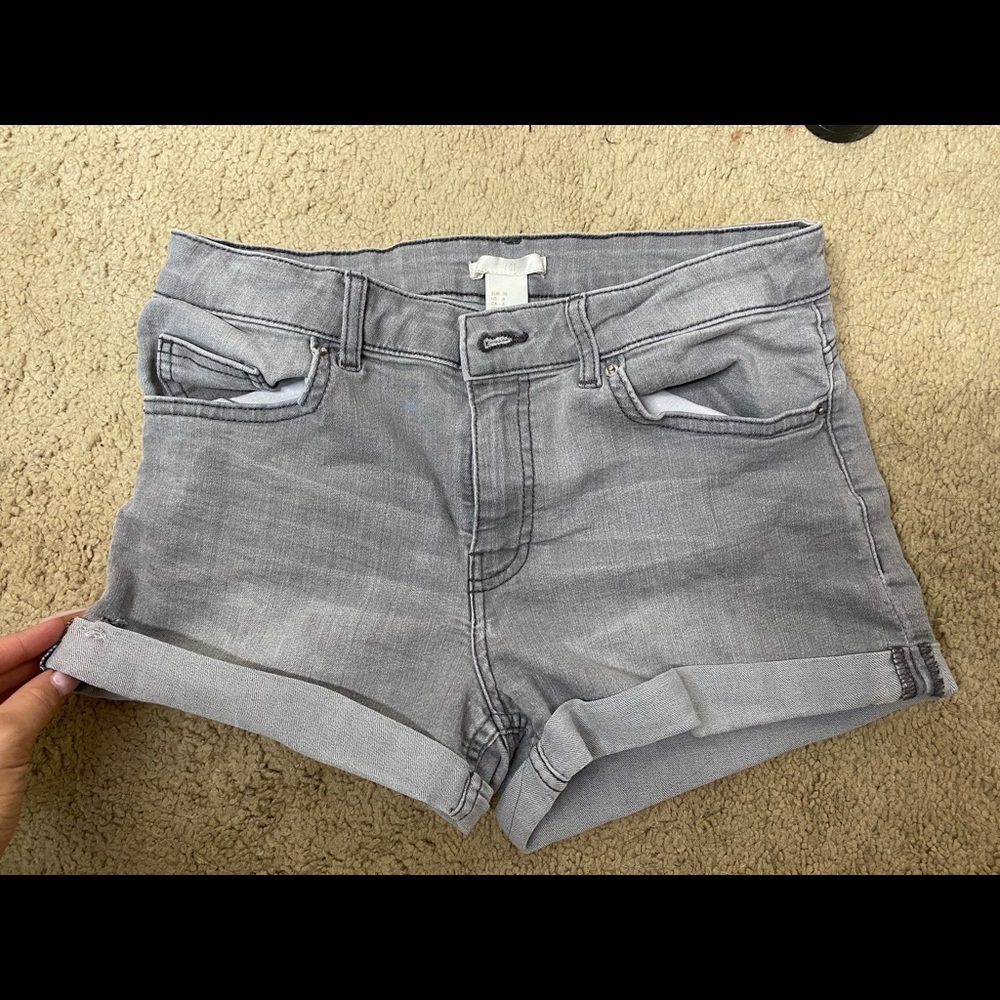 GRAY SHORTS MID RISE